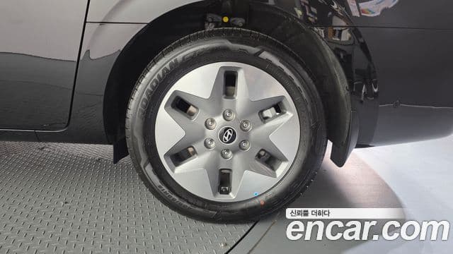 Hyundai Staria 2026 — Photo 9/34