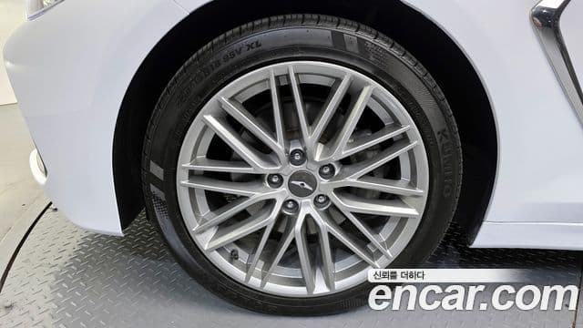 Genesis G70 2018 — Photo 14/20