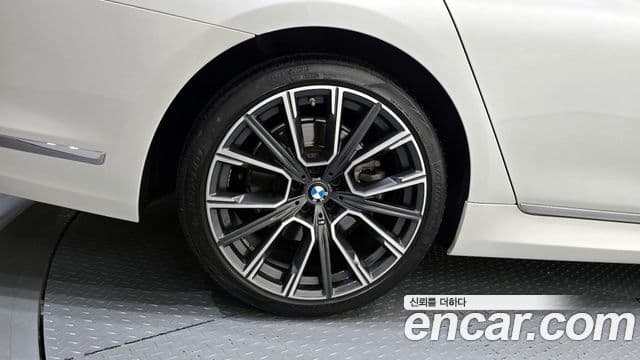 BMW 7 Series 2019 — ფოტო 5/20