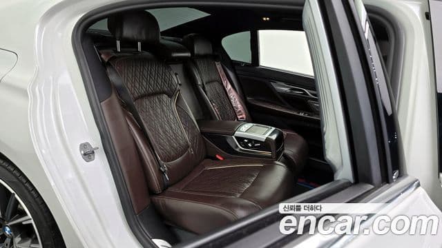BMW 7 Series 2019 — ფოტო 11/20