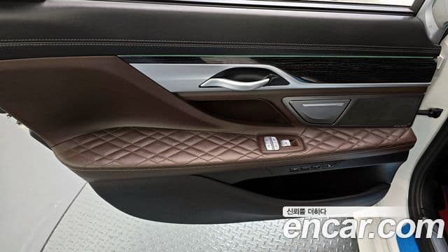 BMW 7 Series 2019 — Photo 27/30
