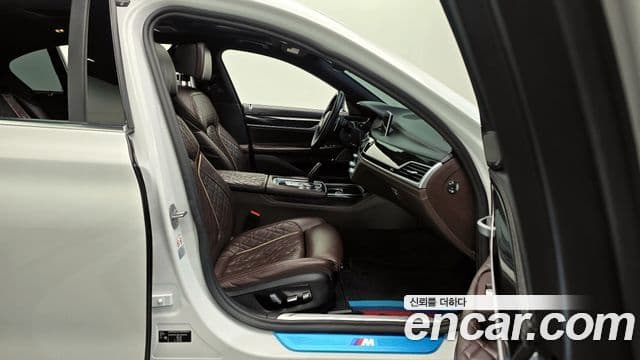 BMW 7 Series 2019 — Photo 19/30