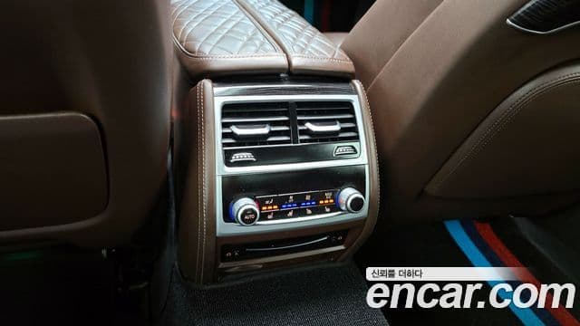 BMW 7 Series 2019 — Photo 9/30