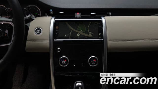 Land Rover Discovery Sport 2022 — ფოტო 14/20