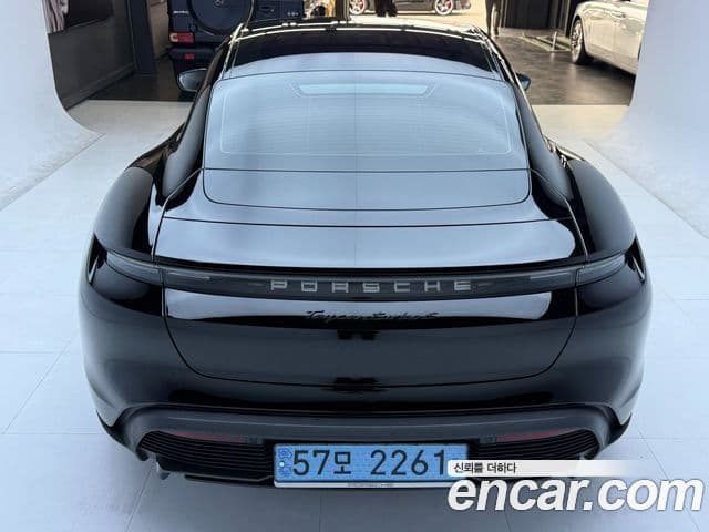 Porsche Taycan 2021 — Photo 2/20
