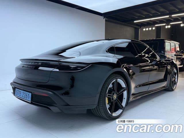 Porsche Taycan 2021 — Photo 7/20