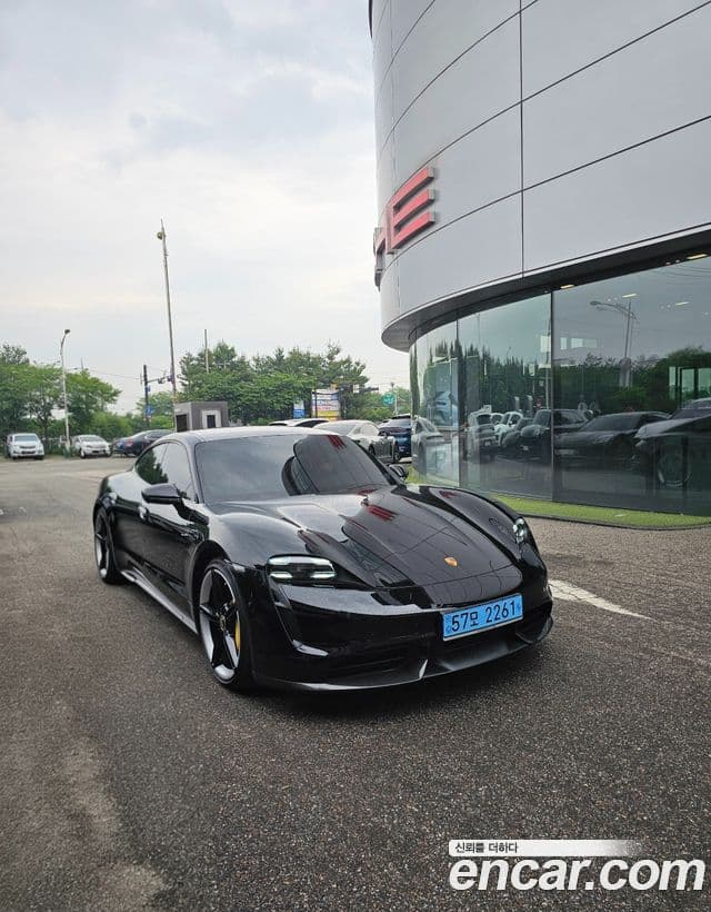 Porsche Taycan 2021 — Photo 6/20