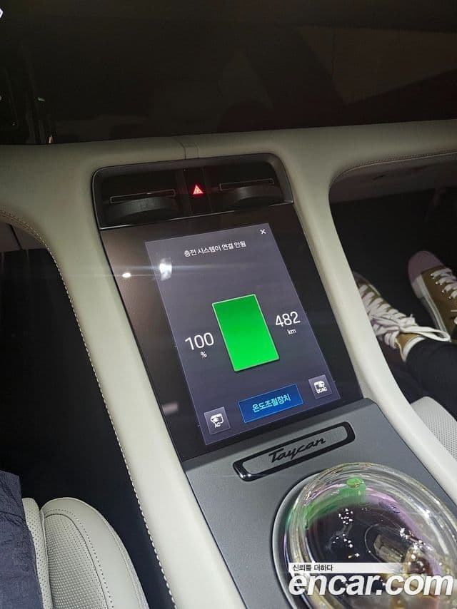 Porsche Taycan 2021 — Photo 15/20