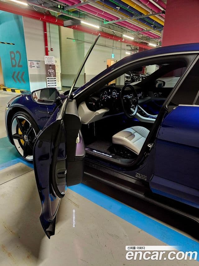 Porsche Taycan 2021 — Photo 16/20
