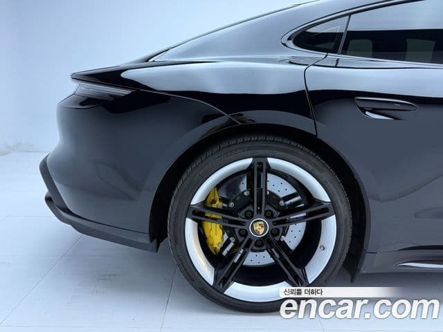 Porsche Taycan 2021 — Photo 11/20