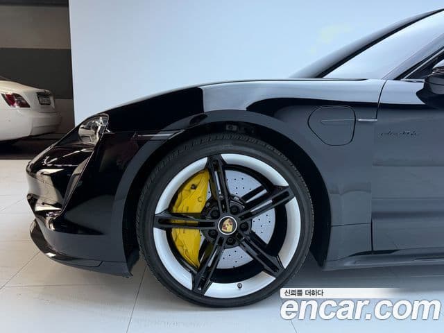 Porsche Taycan 2021 — Photo 5/20