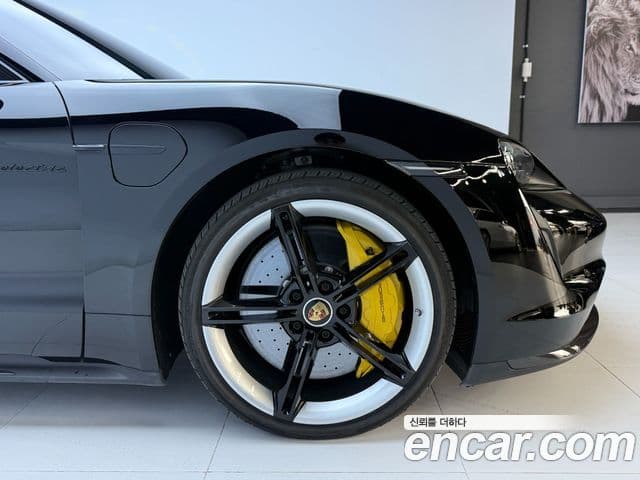 Porsche Taycan 2021 — Photo 20/20