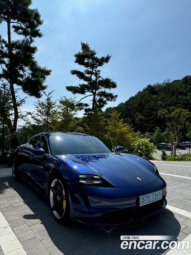 Porsche Taycan 2021 — Photo 8/20