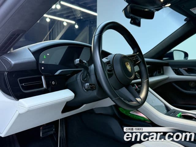 Porsche Taycan 2021 — Photo 10/20