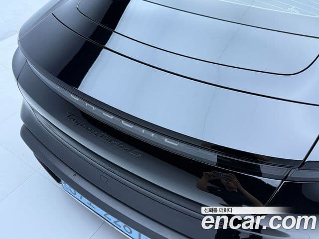 Porsche Taycan 2021 — Photo 9/20