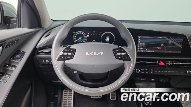 Kia Niro 2022 — ფოტო 13/20