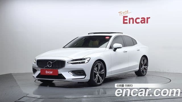 Volvo S60 2021 — Фото 1/20