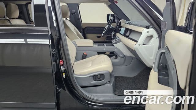 Land Rover Defender 2022 — Фото 11/20