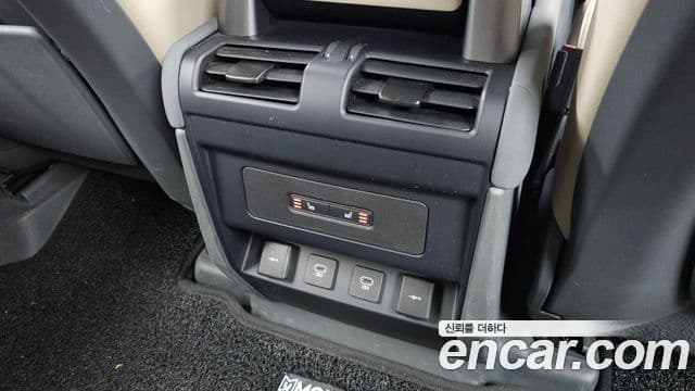 Land Rover Defender 2022 — Фото 18/20