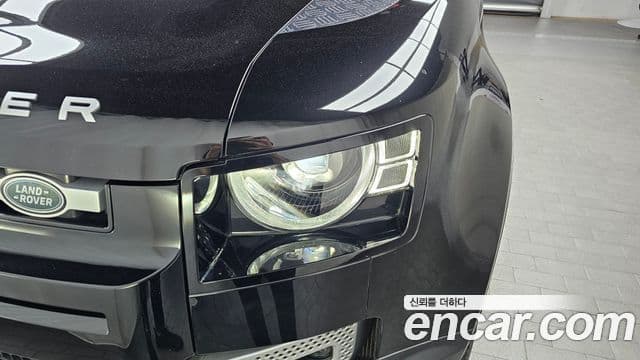 Land Rover Defender 2022 — Photo 22/31