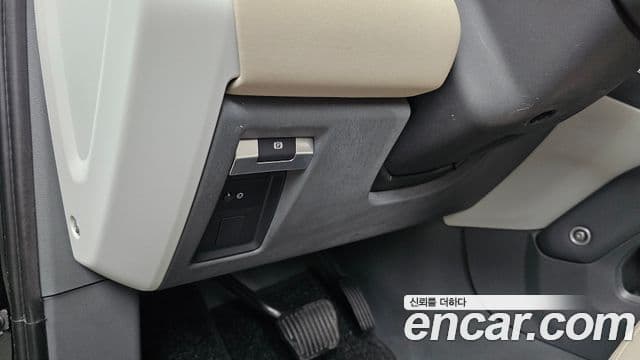 Land Rover Defender 2022 — Photo 8/31