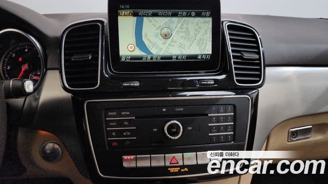 Mercedes-Benz GLE-Class 2018 — Şəkil 12/20