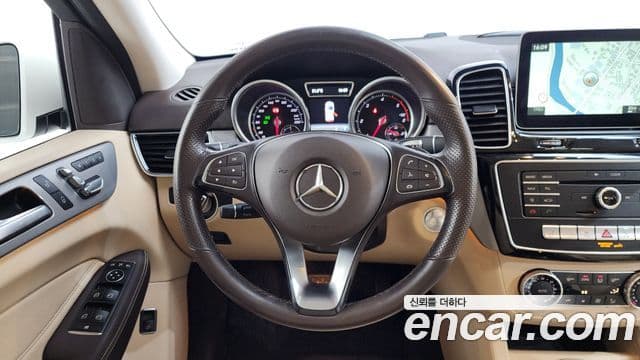 Mercedes-Benz GLE-Class 2018 — Şəkil 13/20