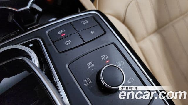 Mercedes-Benz GLE-Class 2018 — Şəkil 16/20