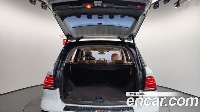 Mercedes-Benz GLE-Class 2018 — Şəkil 17/20