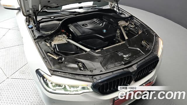 BMW 5 Series 2020 — ფოტო 6/20
