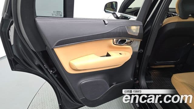 Volvo XC90 2024 — ფოტო 20/35
