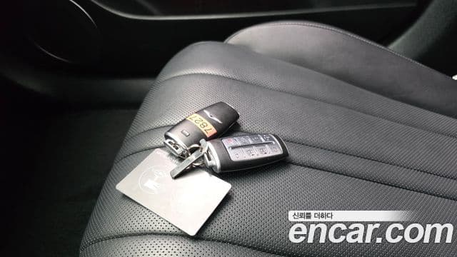 Genesis Electrified G80 2022 — ფოტო 19/20