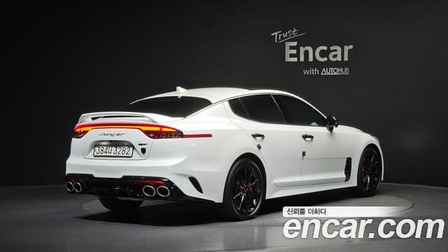 Kia Stinger 2022 — ფოტო 2/20