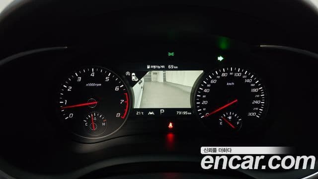 Kia Stinger 2022 — ფოტო 8/20