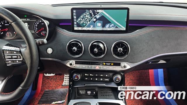 Kia Stinger 2022 — ფოტო 14/20
