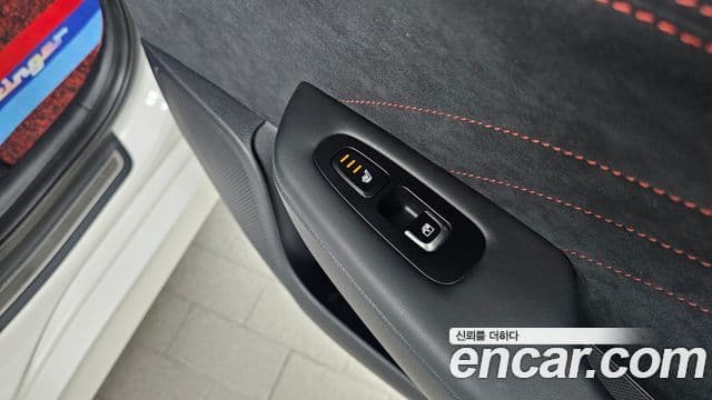 Kia Stinger 2022 — ფოტო 18/20