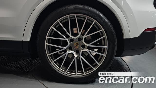 Porsche Cayenne 2023 — Photo 9/32