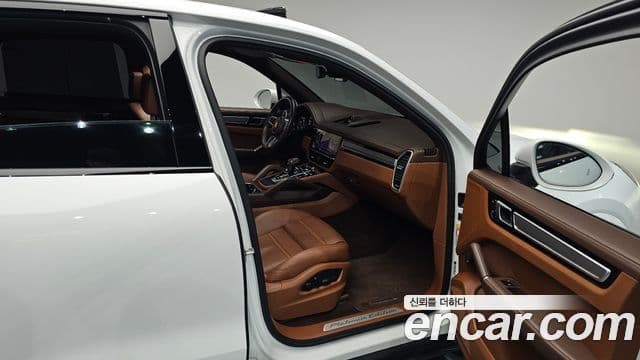 Porsche Cayenne 2023 — Photo 12/32