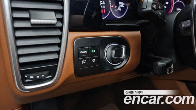 Porsche Cayenne 2023 — Photo 16/32