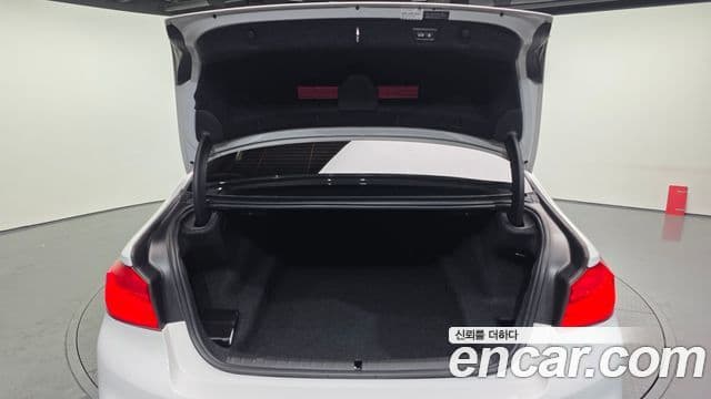 BMW 5 Series 2018 — Şəkil 20/20