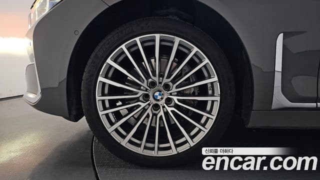 BMW 7 Series 2021 — ფოტო 5/20
