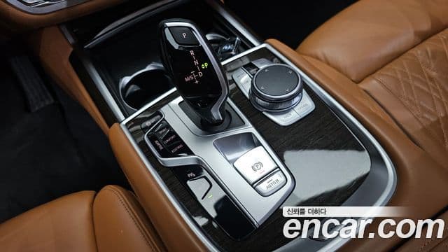 BMW 7 Series 2021 — ფოტო 8/20