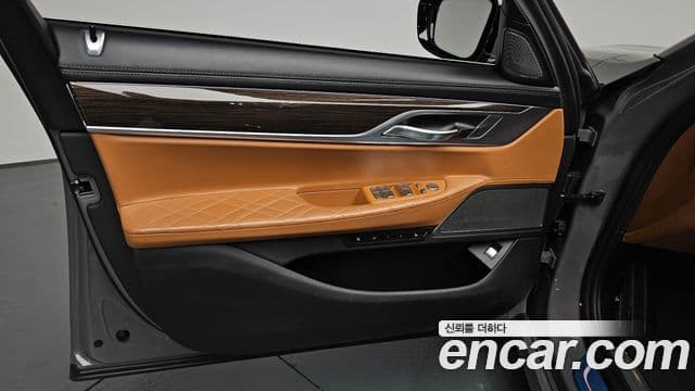 BMW 7 Series 2021 — ფოტო 19/20