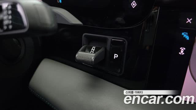 Porsche Taycan 2021 — Şəkil 18/20