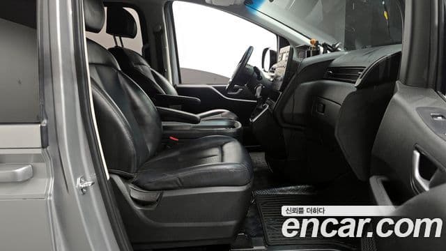 Hyundai Staria 2022 — Photo 32/33