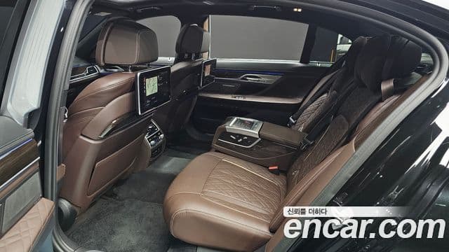 BMW 7 Series 2020 — ფოტო 18/20