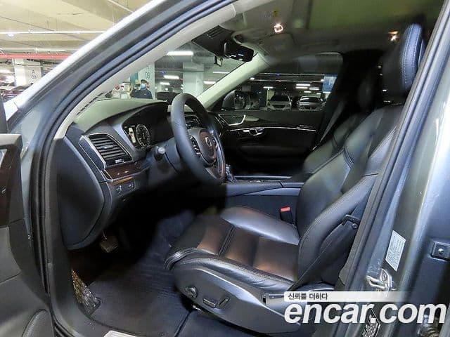 Volvo XC90 2018 — ფოტო 6/20