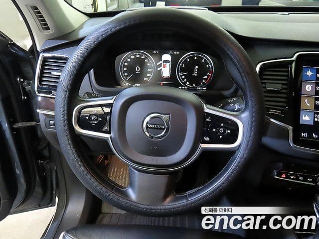 Volvo XC90 2018 — ფოტო 8/20