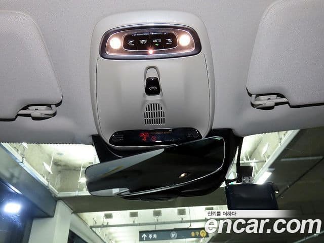 Volvo XC90 2018 — ფოტო 13/20