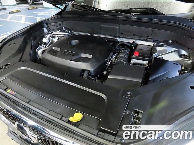 Volvo XC90 2018 — ფოტო 19/20